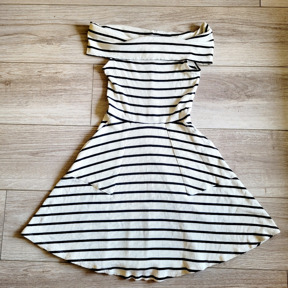 Candie's Black White Stretchy Soft Striped Off-Shoulder Dress w/ Pockets XS